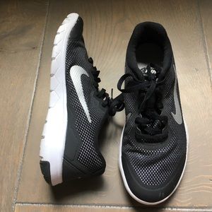 Size 6 Black Nike Flex Experience RN4 Tennis-Shoes